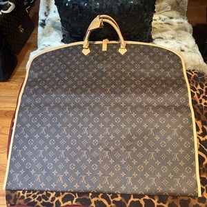 Louis Vuitton M23432 Monogram Canvas
Cloth Hanger/ Garment Cover